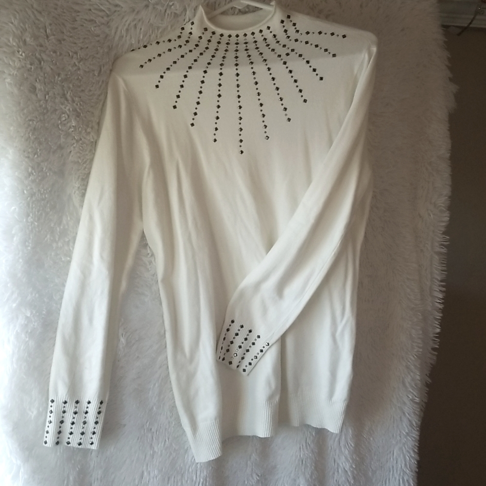 White long sleeve, embellished shirt. Vila brand never warn. Size M